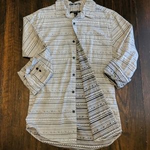 Long sleeve, 21 Men, button down.